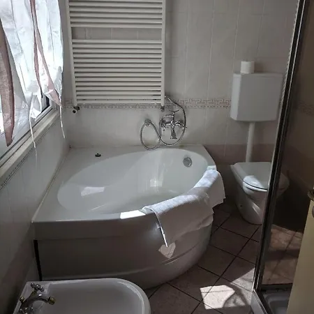 לינה וארוחת בוקר D'elite & Breakfast 4*